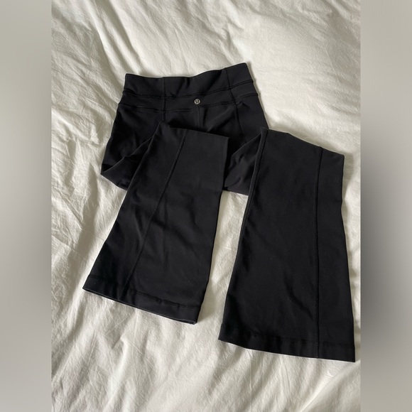 Lululemon: Black Align Flare Leggings Size 2 Short Mid-Rise - Picture 3 of 6